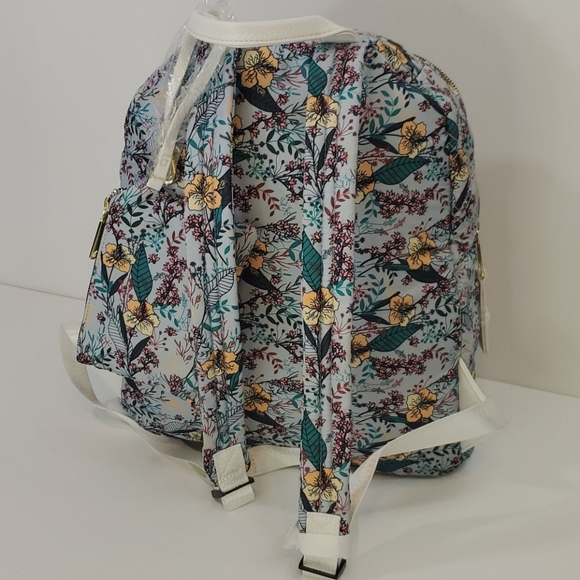 Beautiful floral Steve Madden quilted backpack 🌸 - Picture 2 of 11